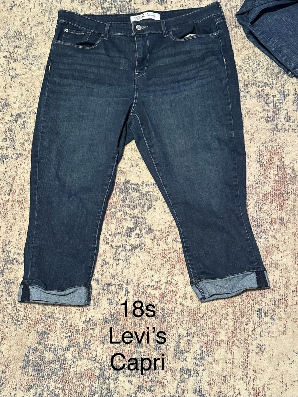 Levi's Women's Dark Wash Capri Jeans Size 18